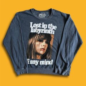 Taylor swift crewneck limited edition holiday collection XL labyrinth